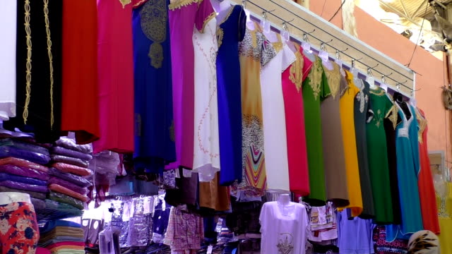 Las-mujeres-vestidos-en-Marraquech-Marrakech-mercado
