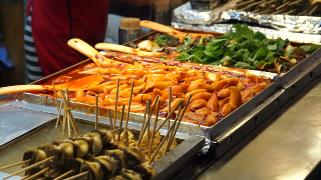 Seoul,-Korea-street-food-stall,-tteokbokki,-fish-hotdog,-soondae-and-other-food-on-stick