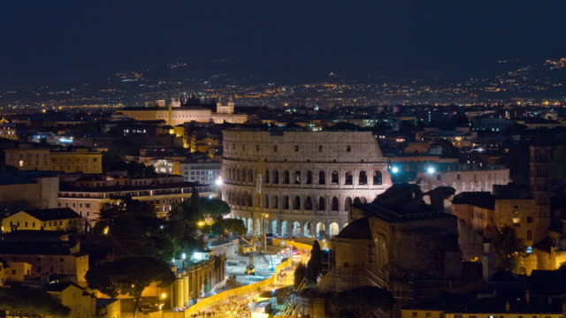 Italien-Nacht-Altare-della-Patria-Dachterrasse-Blick-Punkt-Kolosseum-Verkehr-Panorama-4k-Zeitraffer