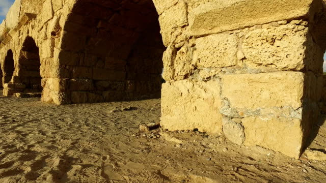 Acueducto-romano-en-Israel-en-el-Mediterráneo