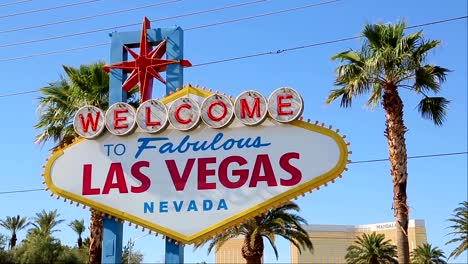 Welcome-to-Las-Vegas-sign-on-a-bright-sunny-day