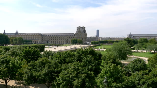 Luftaufnahme-auf-die-Tuilerien-in-Paris-in-4-k-Zeitlupe