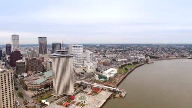 Drone-aerial---New-Orleans-on-the-Mississippi