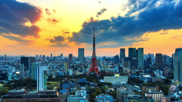 4-K.-tiempo-lapso-ver-puesta-de-sol-en-la-ciudad-de-Tokio-con-la-torre-de-Tokyo-en-Japón