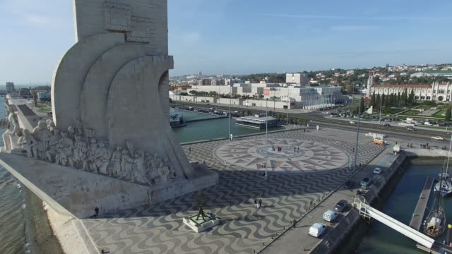 Aerial-View-des-Denkmal-der-Entdeckungen,-Lissabon,-Portugal