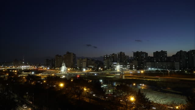 Time-lapse-puesta-del-sol-de-la-ciudad
