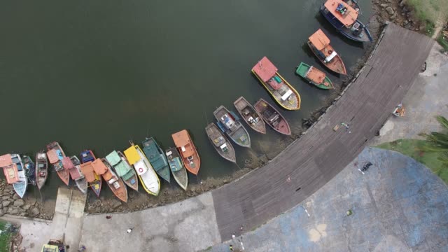 Draufsicht-der-Boote-in-einem-Pier