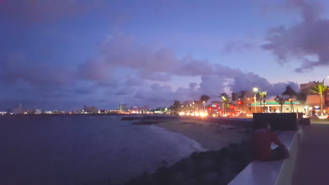 Beautiful--Evening-on--the-Boulevard-of--Veracruz-4K