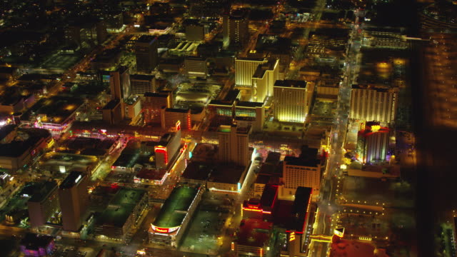 Luftbild-der-Innenstadt-Freemont-Street-Las-Vegas-in-der-Nacht.