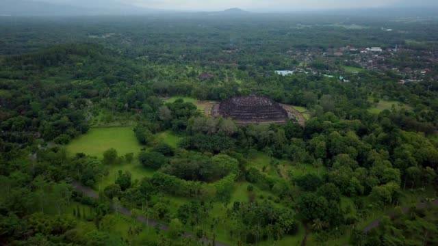 Luftbild-Drohne-Schuss-des-Borobudur-Tempel-in-Java-bei-Sonnenaufgang,-Indonesien-Reise-Religion-Drohne-Konzept-4K-Auflösung
