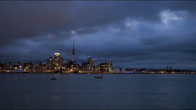 Nachtaufnahme-von-Auckland-in-Neuseeland