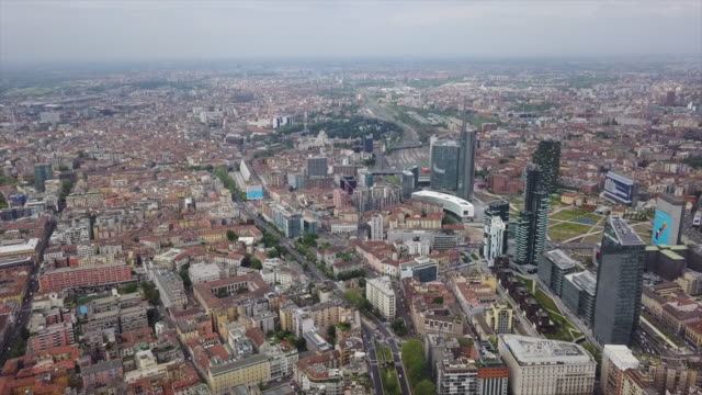 Italien-Tag-Zeit-Mailand-Stadtbild-moderner-Block-train-Station-aerial-Panorama-4k