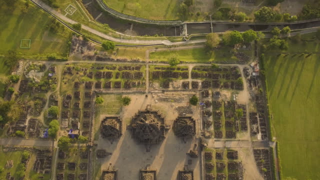 siglo-IX-vista-aérea-del-templo-Prambanan-al-atardecer-que-es-un-sitio-de-la-UNESCO,-Yogyakarta,-Indonesia