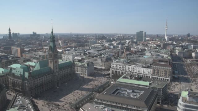 aerial-view-of-Hamburg-city-hall,-town-square,-Jungfernstieg