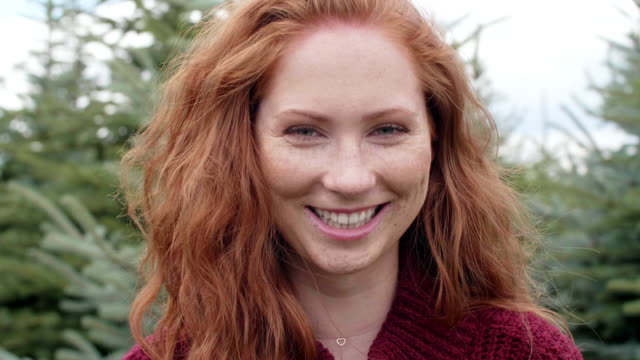 Portrait-of-red-haired-woman-smiling