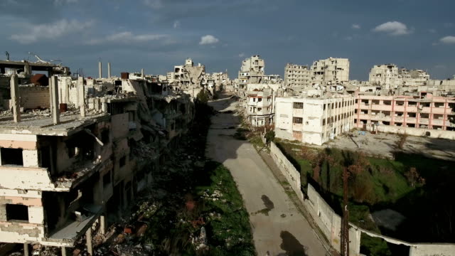 Aerial-in-the-streets-of-Aleppo,-under-cloudy-sky