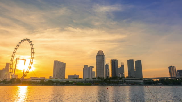 Sonnenuntergang-über-Singapur-und-Riesenrad.-Zeitraffer