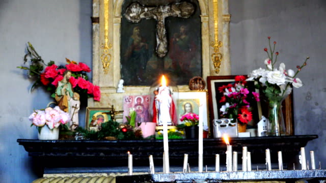 burning-candle-near-icons-in-the-Church