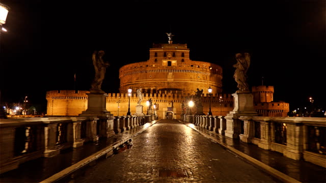San-Ángel-castillo-Castel-Sant-Angelo-y-el-puente-Ponte-Sant-Angelo-sobre-el-río-Tíber-timelapse-hyperlapse,-Roma,-Italia