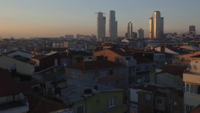 4K-UHD-day-to-night-time-lapse-of-downtown-Istambul,-Turkey,-during-sunset