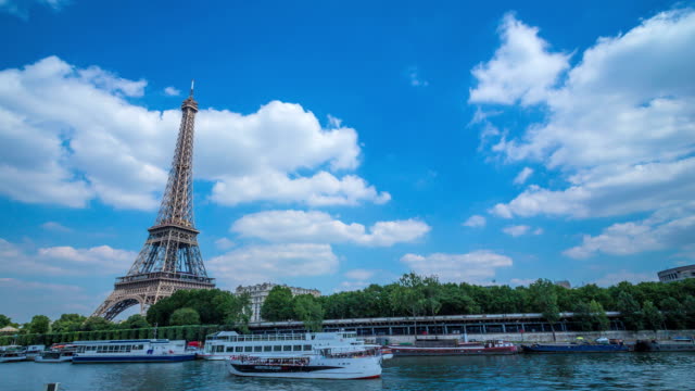 Torre-Eiffel-y-el-río-Sena