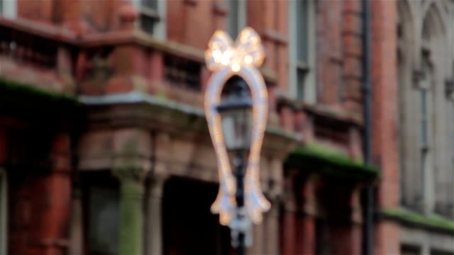Campana-de-extracción-enfoque-amplio-luces-parpadeantes-de-navidad-Lamppost-High-Street-de-Birmingham