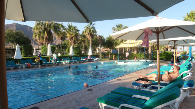 4-k-time-lapse-de-la-piscina-del-hotel-en-Emiratos-Árabes-Unidos