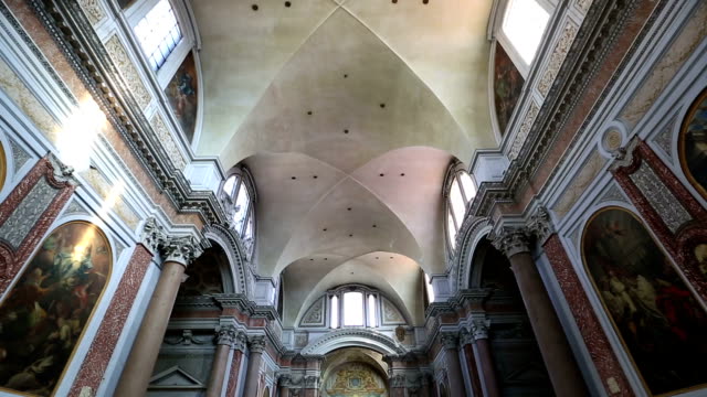 Innenansicht-Santa-Maria-degli-Angeli-e-dei-Martiri