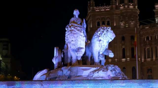 spain-madrid-night-light-main-fountain-of-plaza-de-la-cibeles-4k