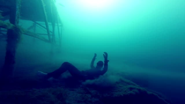 Nacido-de-una-nueva-Freediver-Underwater-Super-héroe-escalada-y-paracaidismo
