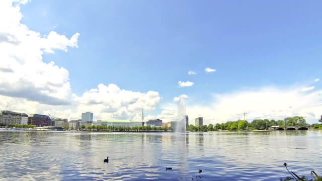 View-across-the-Inner-Alster-Lake-in-Hamburg,-Germany