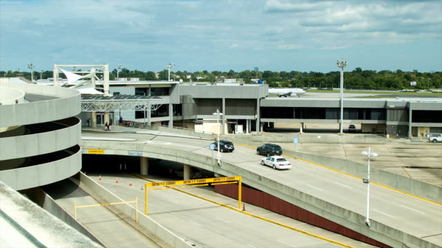 Fahrzeuge,-die-New-Orleans-Flughafen-MSY
