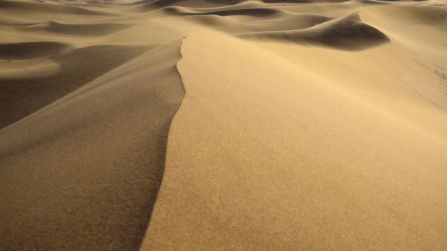 Sand-storm-on-sand-dunes