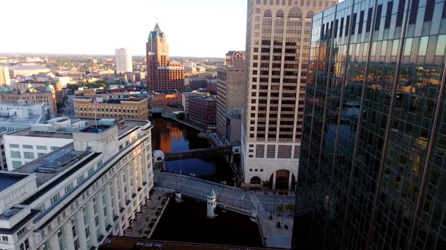 Milwaukee-River-architecture