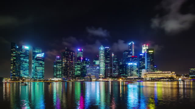 vista-panorámica-luz-de-noche-en-Singapur-4k-lapso-de-tiempo