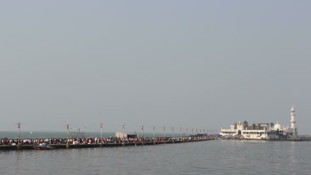 Peregrinos-de-Haji-Ali-Dargah,-Mumbai