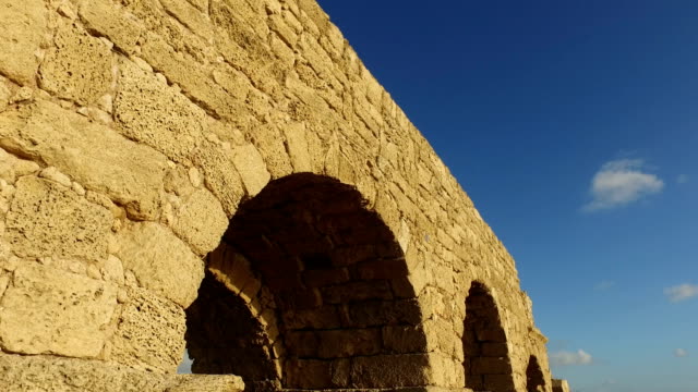 Antike-römische-Aquädukt-in-Caesarea,-Israel