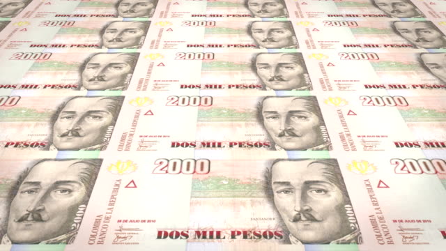 Banknoten-von-zweitausend-kolumbianische-Pesos-von-Kolumbien,-Bargeld,-Schleife