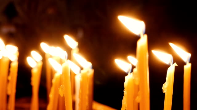 Quema-de-velas-en-la-iglesia-del-Santo-Sepulcro