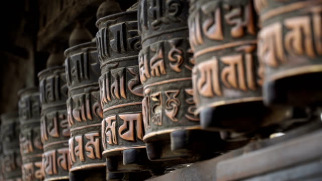 Gebet-in-Swayambhunath-Schlagzeug