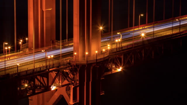 Golden-Gate-Bridge-in-San-Francisco-Nacht-Nahaufnahme-Timelapse
