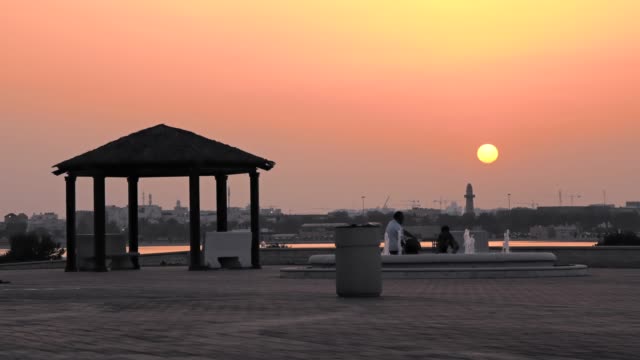 Sonnenuntergang-im-Nahen-Osten---Bahrain---Zeitraffer