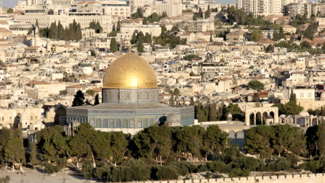 cerca-de-la-cúpula-de-la-roca-de-los-olivos-mt-en-Jerusalén