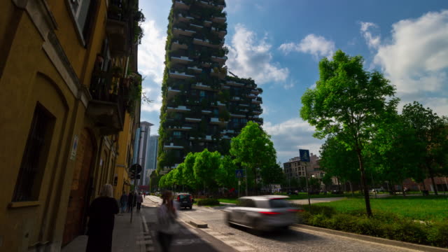 Italien-Sonnentag-Mailand-Stadt-berühmte-moderne-Gebäude-Hinterhof-Panorama-4k-Zeitraffer