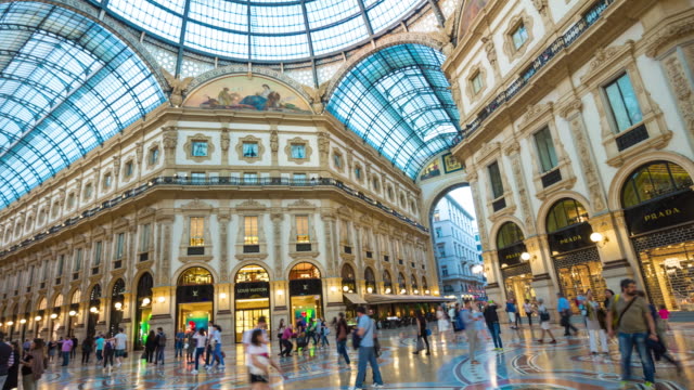 Tag-Licht-Mailand-Stadt-berühmten-shopping-Galerie-gedreht-Panorama-4k-Zeitraffer-Italien