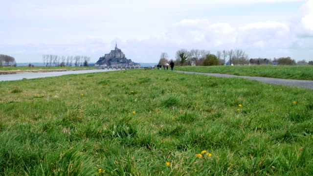 vista-del-Mont-Saint-Michel,-Normandía,-Francia
