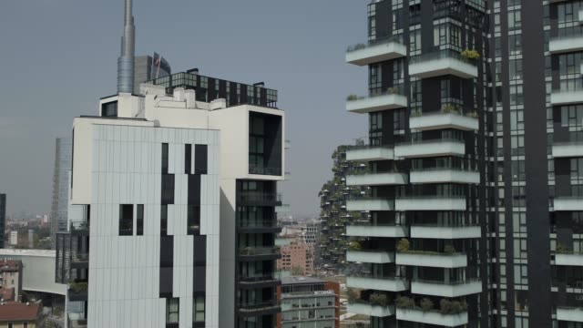 Luftaufnahmen-Drohne-Ansicht-Sonnenaufgang-Milan-Skyline-Sonnenaufgang