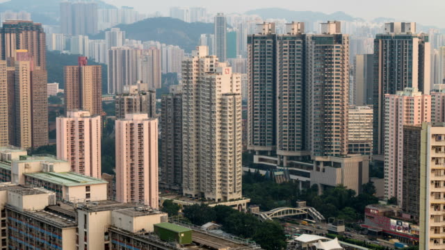 Stadt-Zeitraffer-von-tagsüber-bis-abends-bei-Sonnenuntergang-im-Wong-Tai-Sin,-Hong-Kong