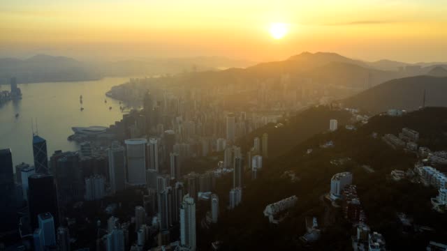 Timelapse-aérea-en-el-puerto-de-Victoria-y-de-la-montaña,-Hong-Kong