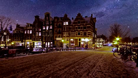 Snowy-Amsterdam-in-winter-in-the-Netherlands-at-night